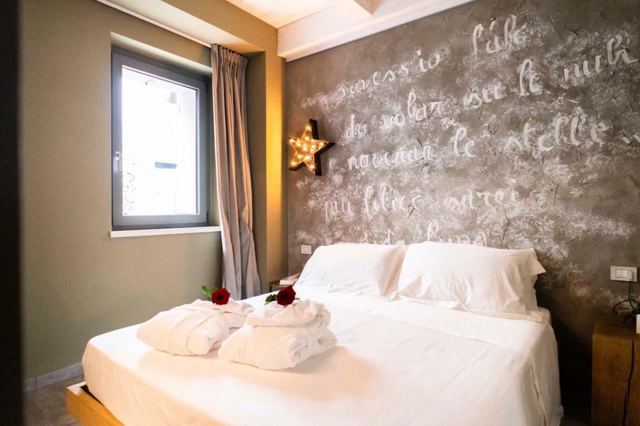 B&B Dei Poeti Чивитанова-Марке Экстерьер фото